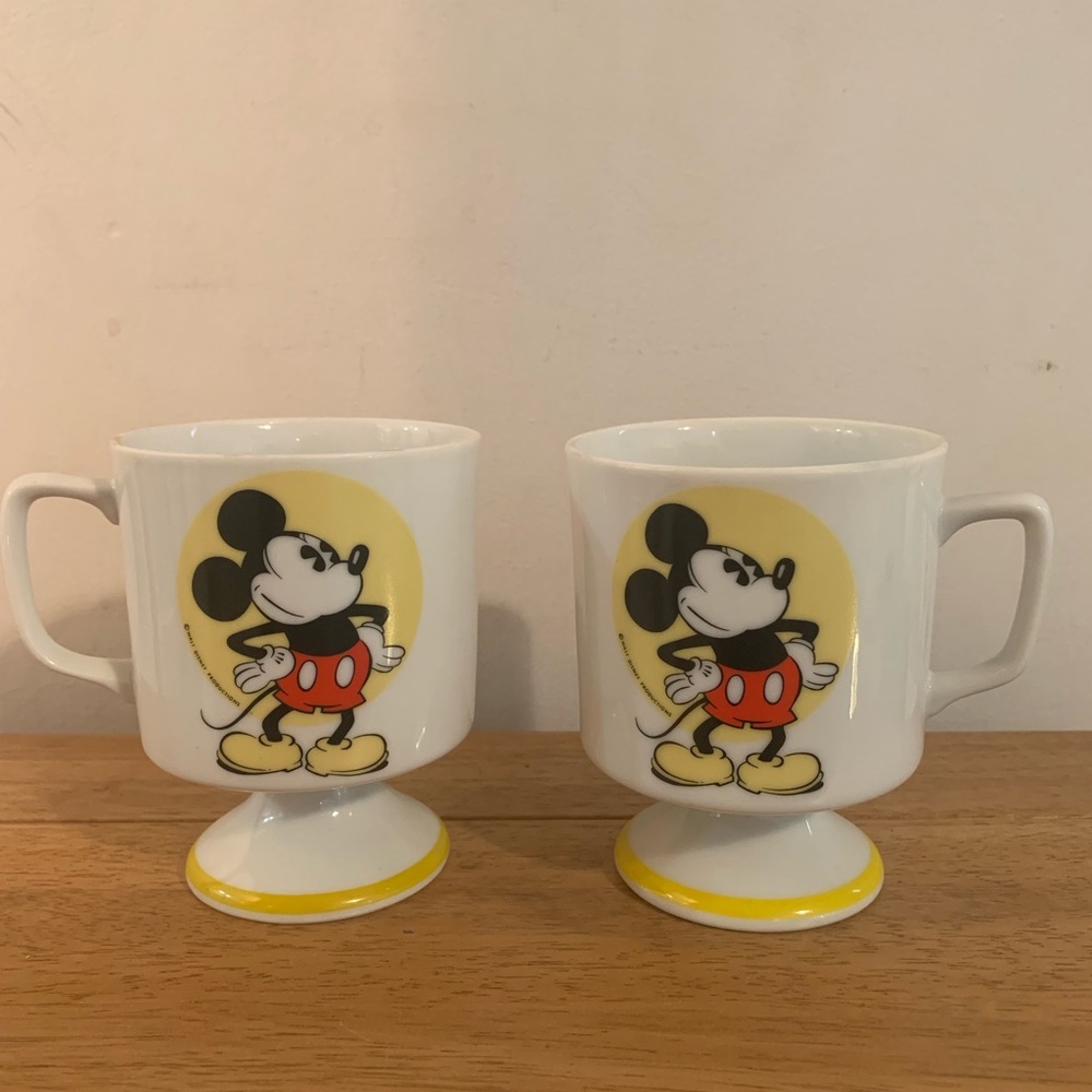 DISNEY PRODUCTIONS Mickey Mouse 12 oz Ceramic Pedestal Footed Tea Coffee…